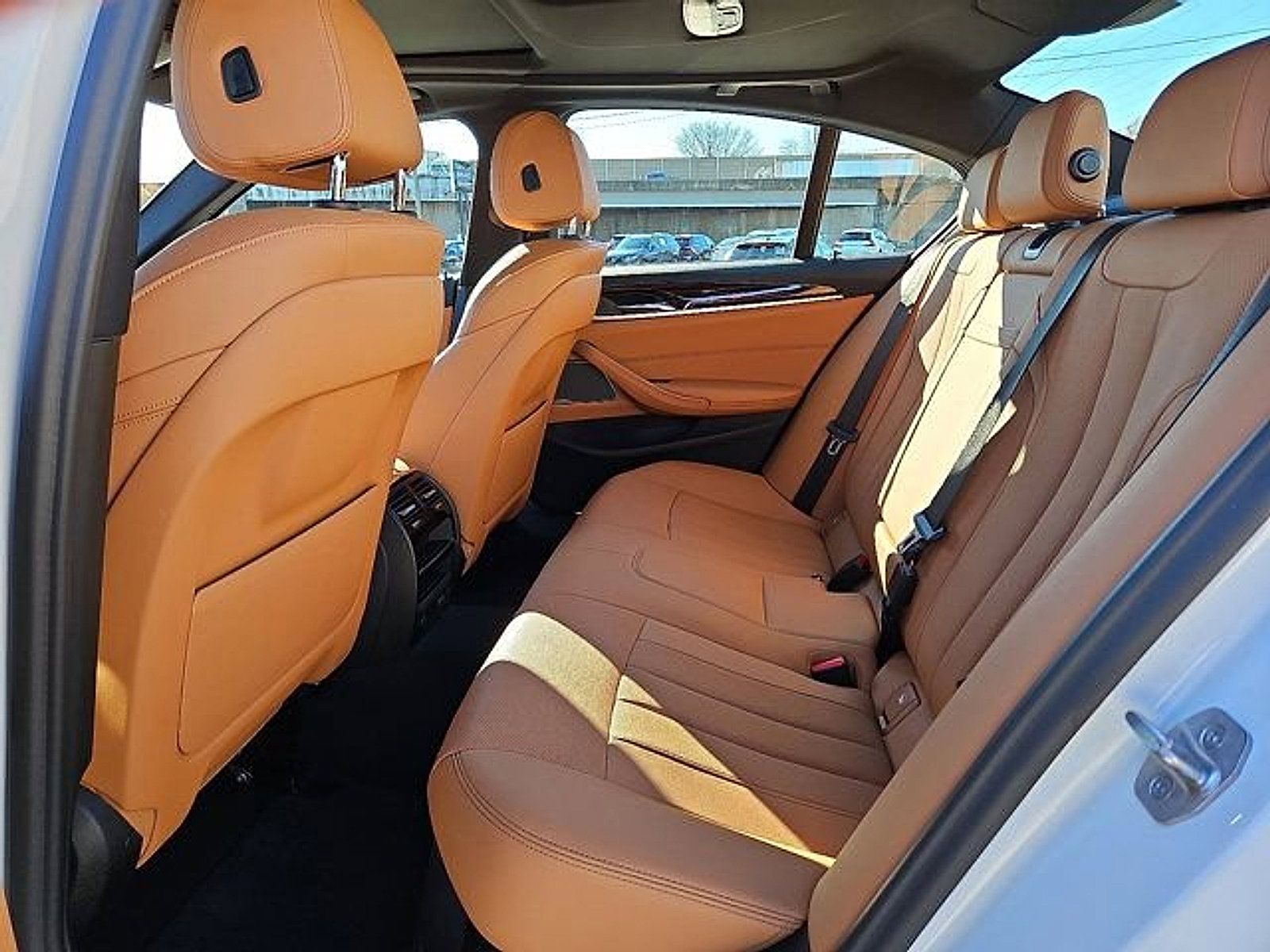 Used 2023 BMW 530e xDrive image 10