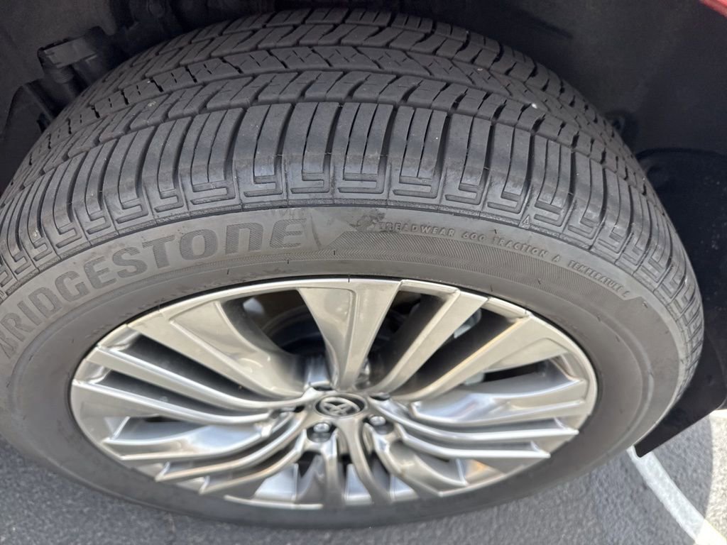 Used 2024 Toyota Venza Limited AWD/4WD image 8