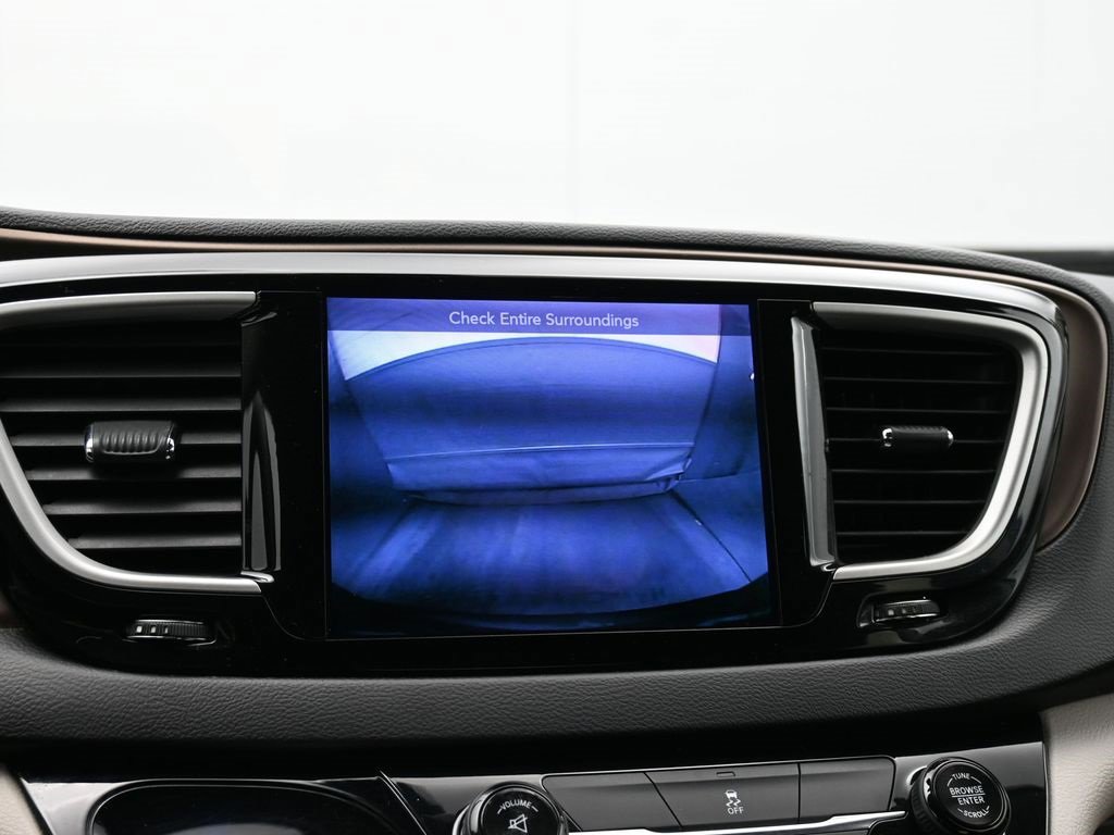 Used 2017 Chrysler Pacifica Touring image 44