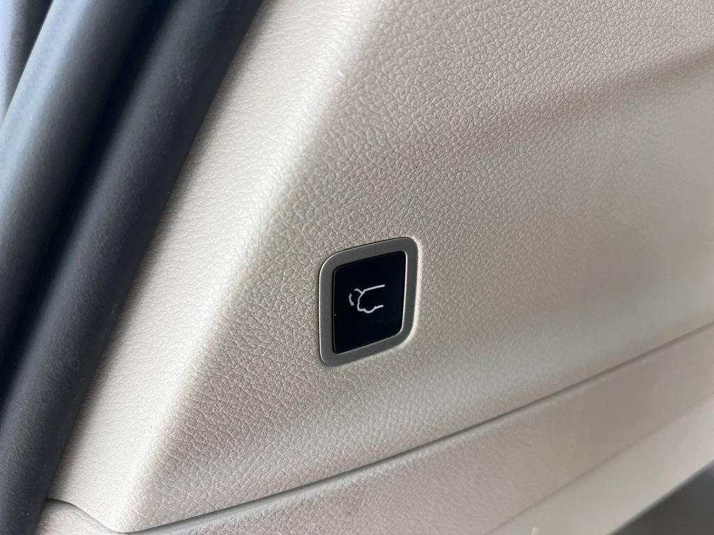 Used 2023 Chrysler Pacifica Touring-L FWD image 32