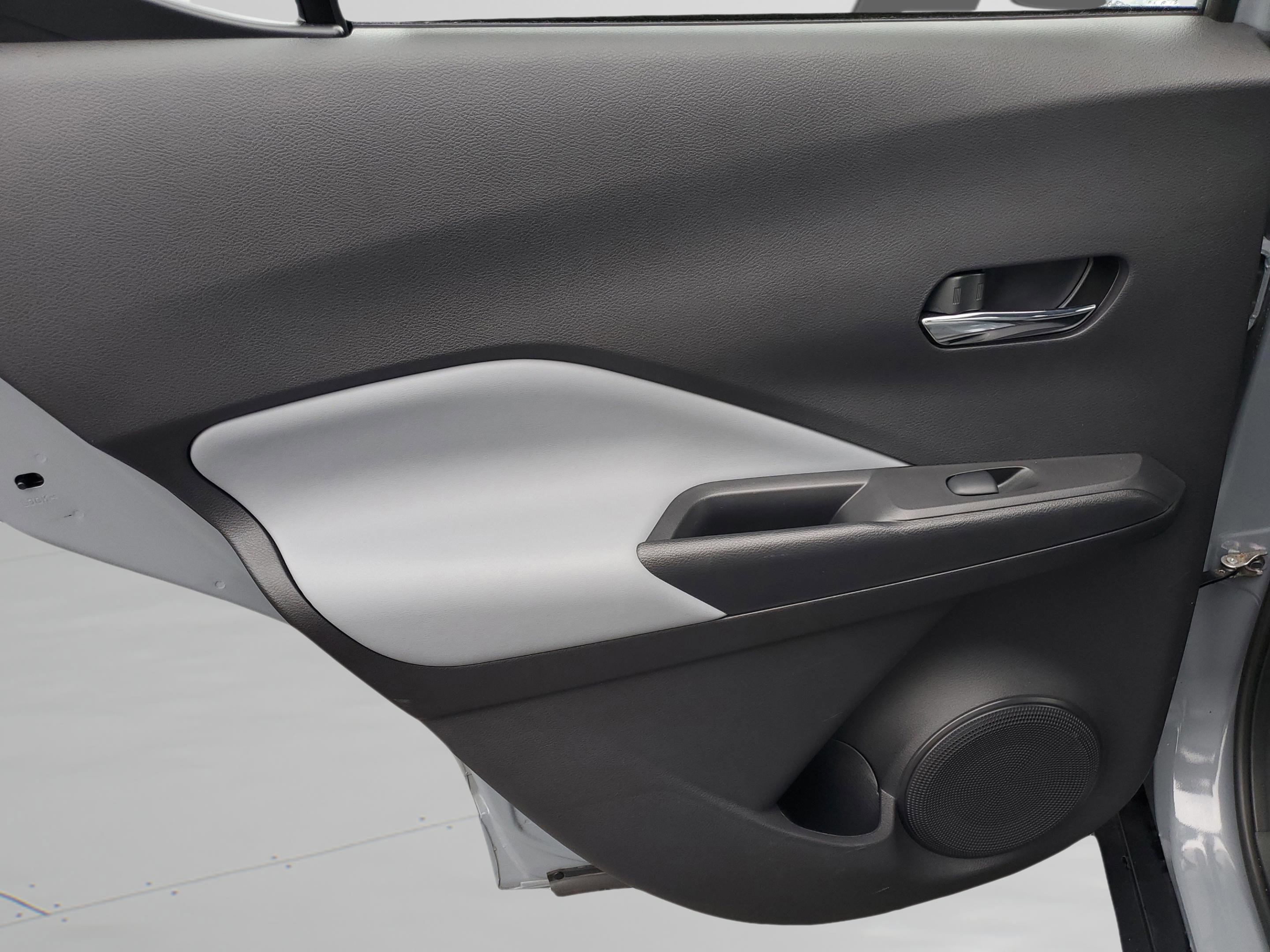 Used 2023 Nissan Kicks SR w/ SR Premium Package FWD image 12