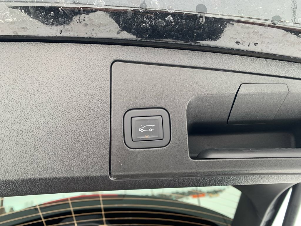 Used 2025 Cadillac XT4 Sport image 24