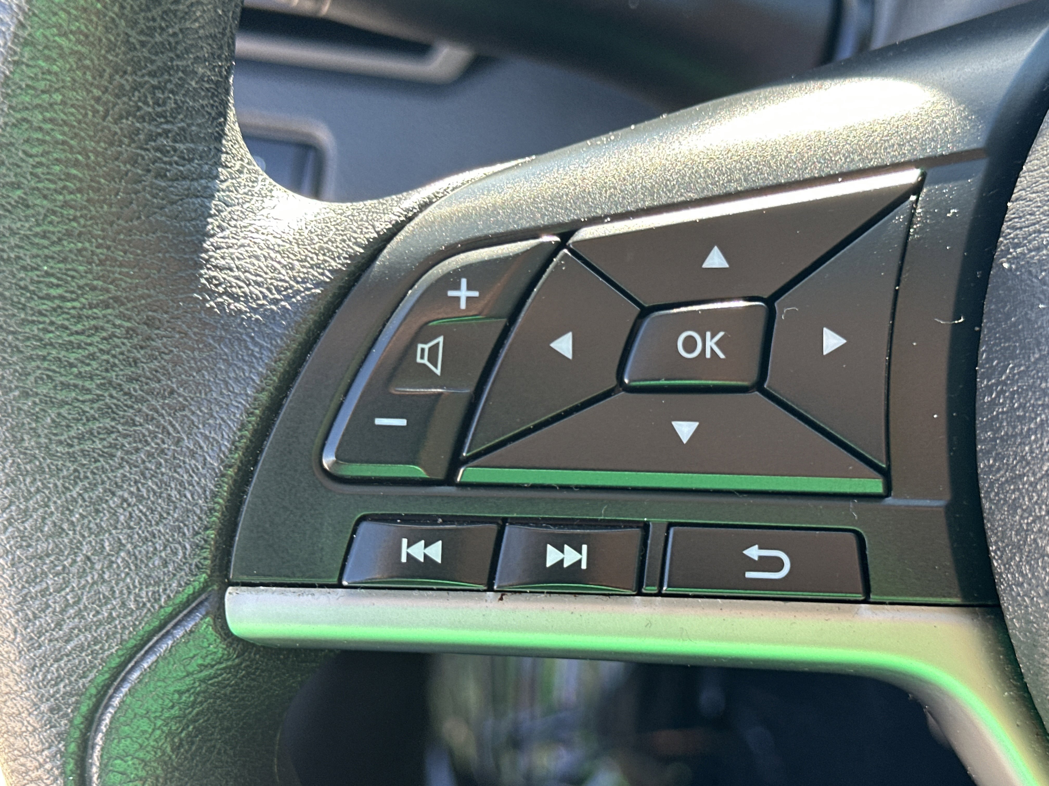 Used 2024 Nissan Altima 2.5 SV image 24