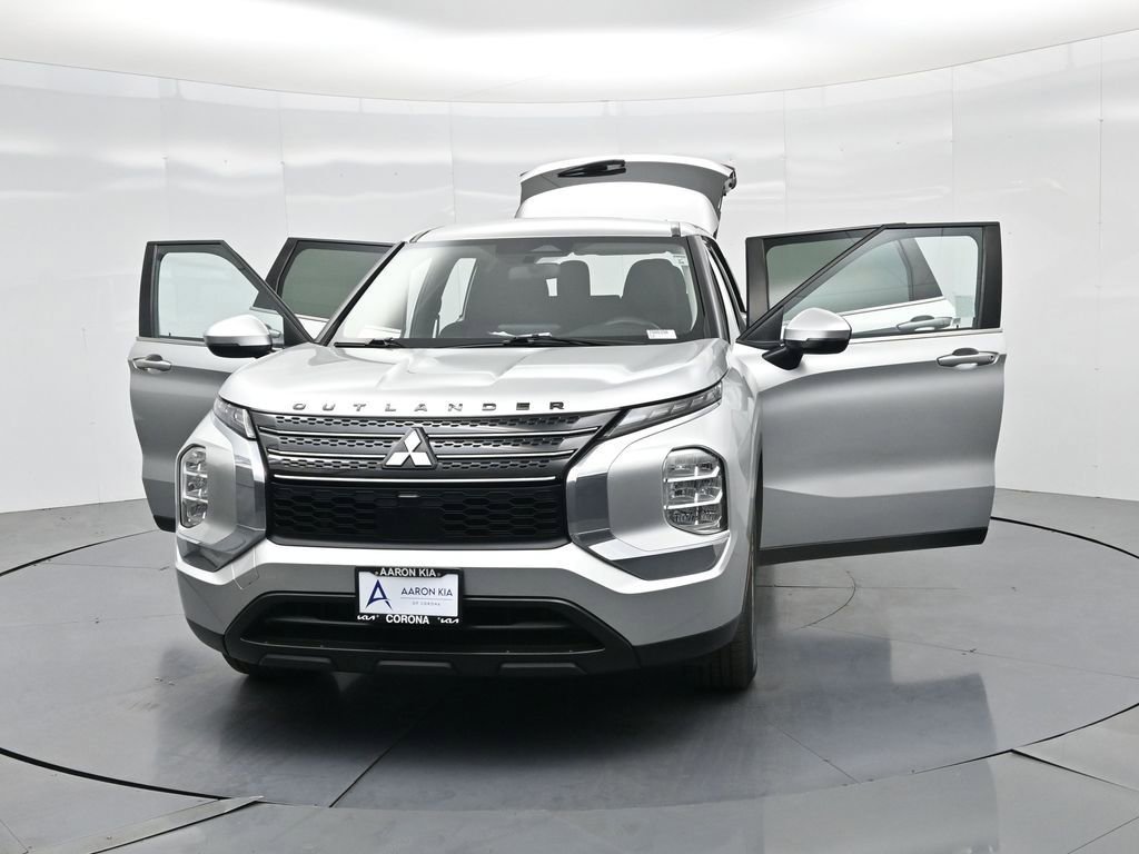 Used 2022 Mitsubishi Outlander ES image 23