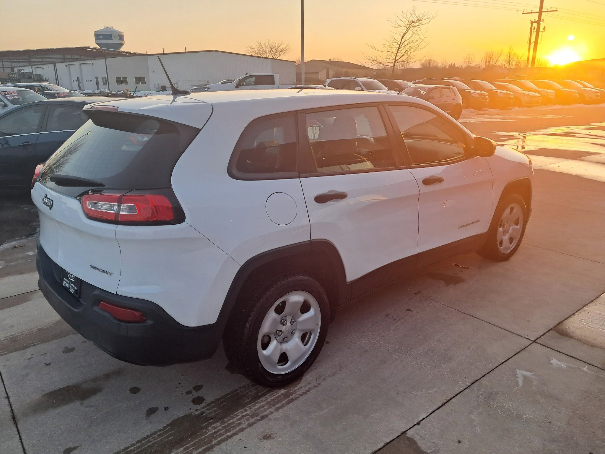 Used 2016 Jeep Cherokee Sport w/ Cold Weather Group FWD image 7