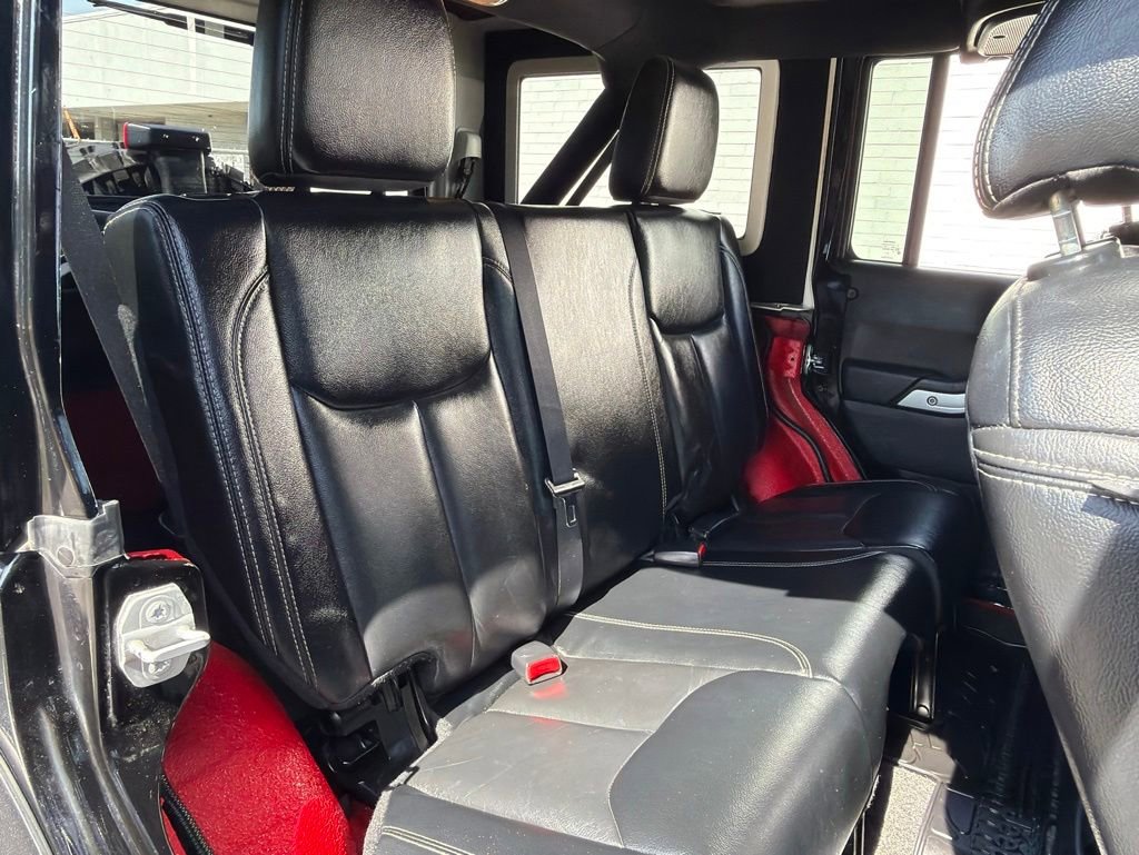 Used 2016 Jeep Wrangler Unlimited Rubicon AWD/4WD image 11