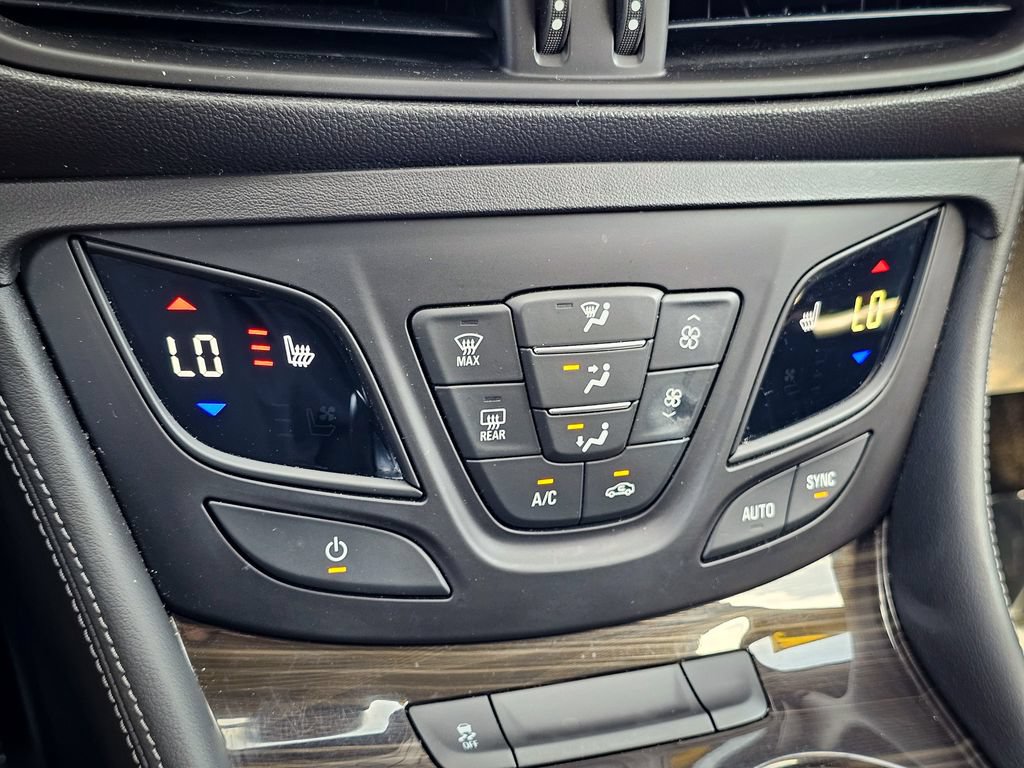 Used 2020 Buick Envision Premium AWD/4WD image 22