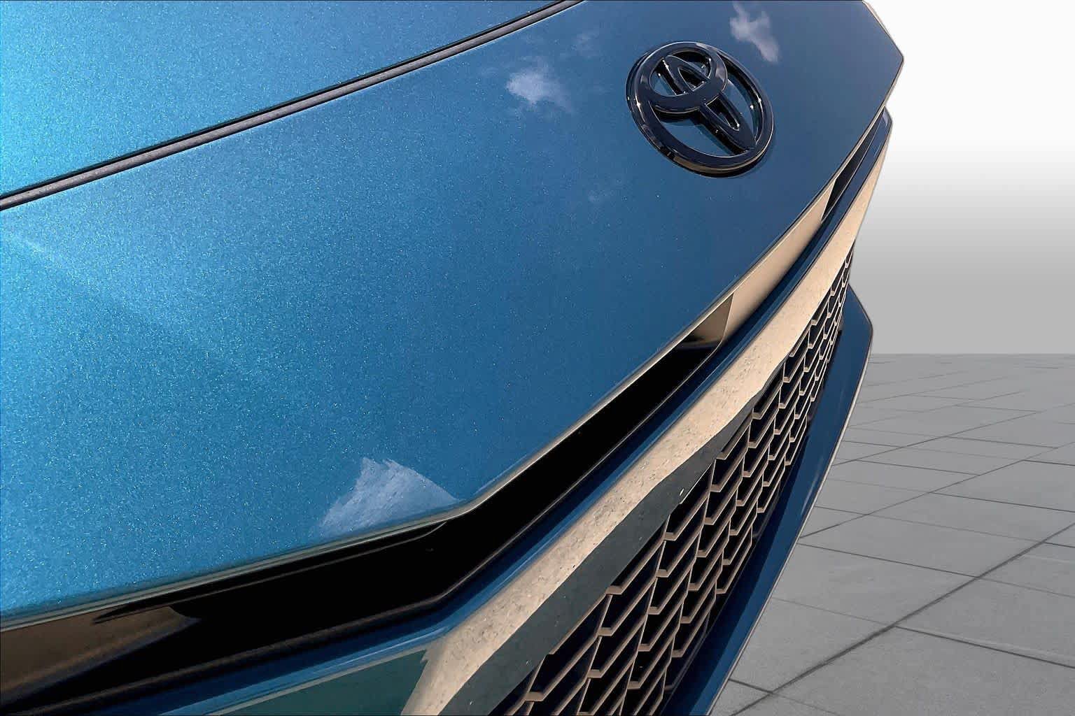 Used 2025 Toyota Camry SE FWD image 25