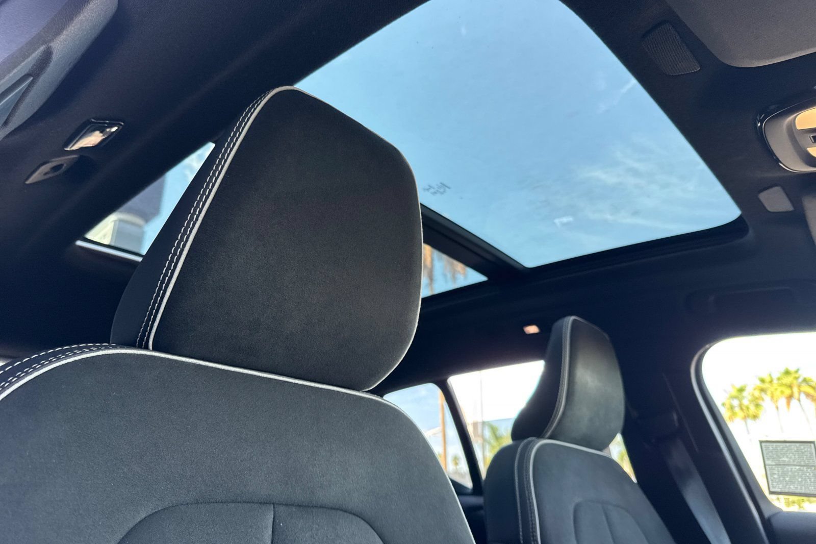 Used 2023 Volvo XC40 Recharge Ultimate AWD/4WD image 18