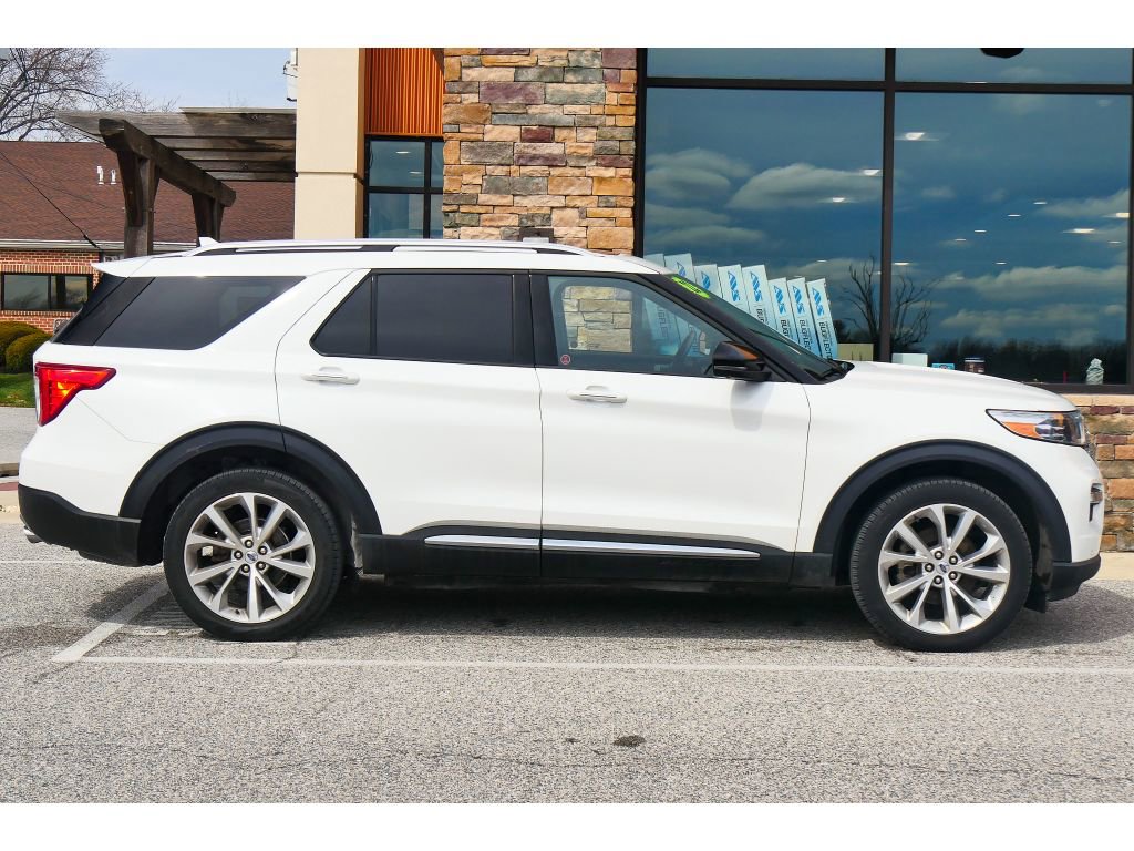 Used 2022 Ford Explorer Platinum w/ Technology Package AWD/4WD image 2