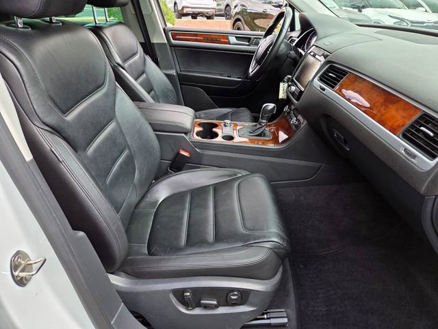 Used 2013 Volkswagen Touareg TDI image 16