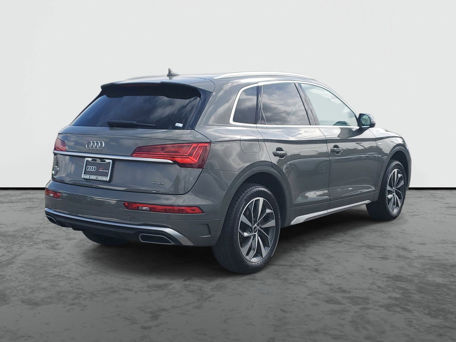 Used 2023 Audi Q5 2.0T Premium w/ Convenience Package AWD/4WD image 4