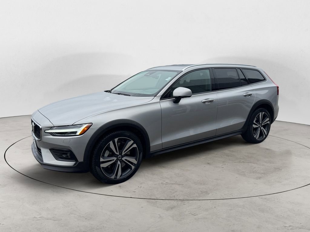 Certified 2025 Volvo V60 B5 Cross Country Plus AWD/4WD image 2
