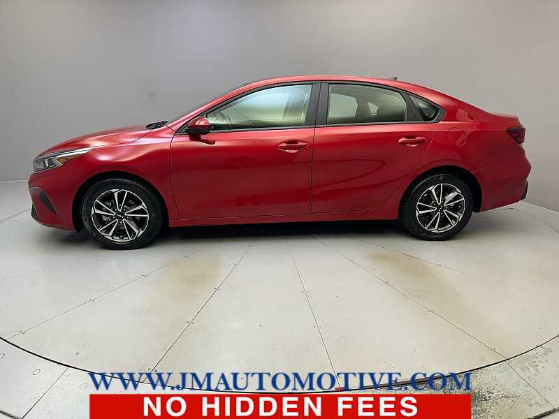 Used 2022 Kia Forte LXS image 2