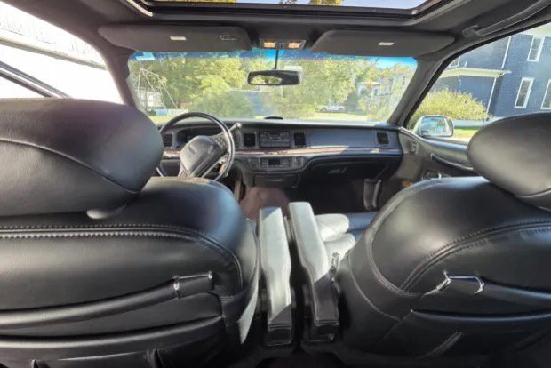 Used 1995 Lincoln Town Car Signature image 29