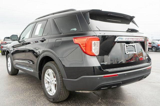 Used 2023 Ford Explorer XLT AWD/4WD image 8