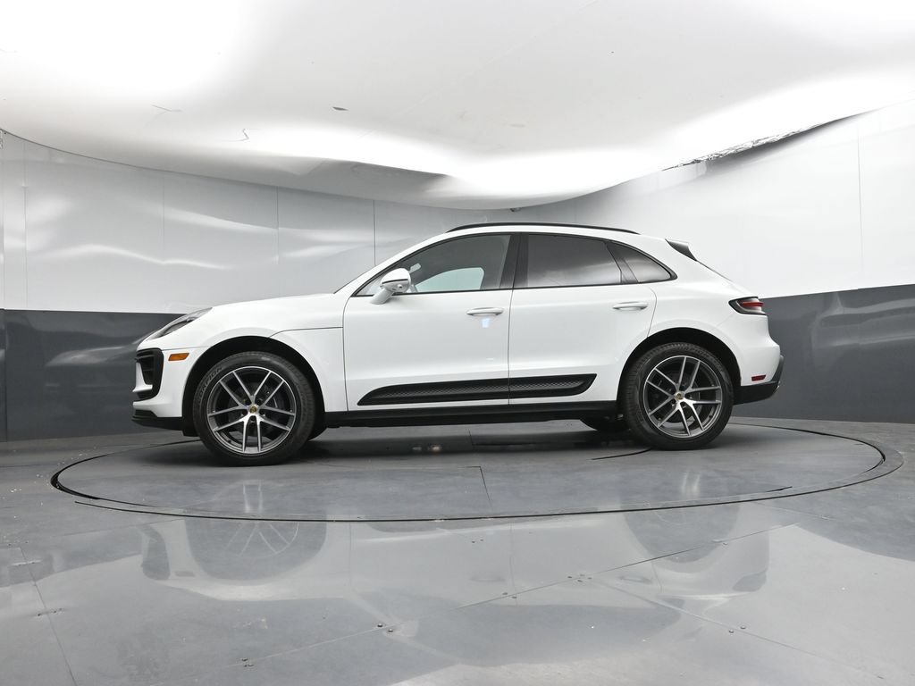 Used 2023 Porsche Macan AWD/4WD image 32