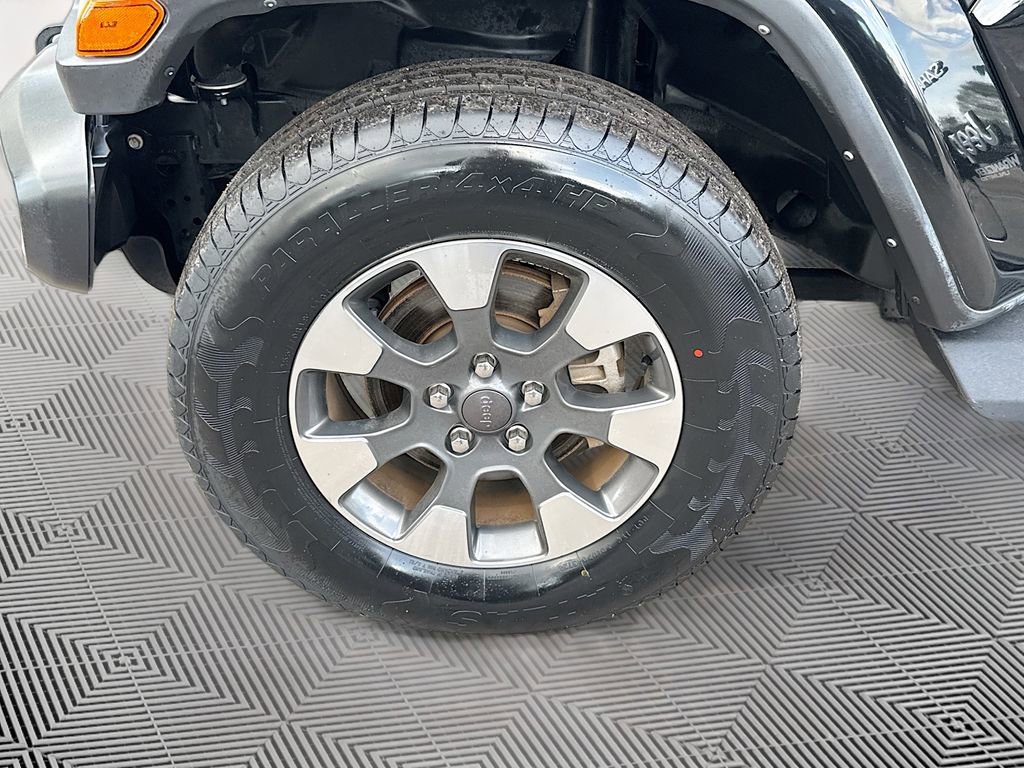 Used 2022 Jeep Wrangler Unlimited Sahara w/ LED Lighting Group AWD/4WD image 33