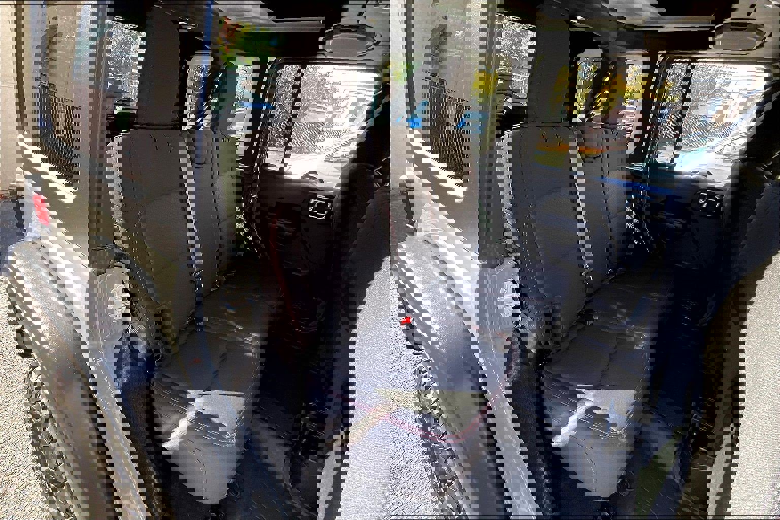 Used 2023 Jeep Wrangler Unlimited Rubicon image 25