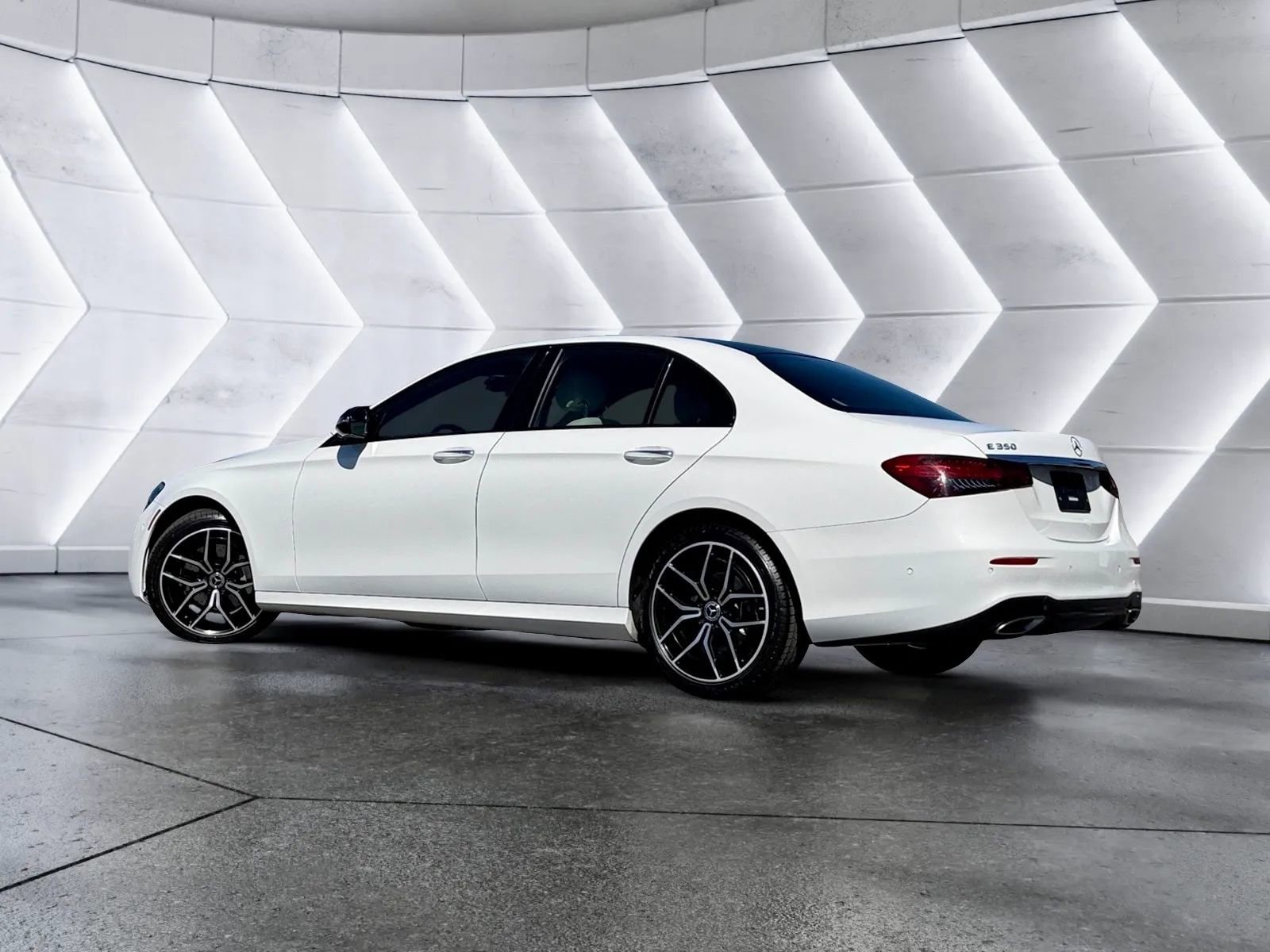 Used 2022 Mercedes-Benz E 350 Sedan w/ Driver Assistance Package image 5