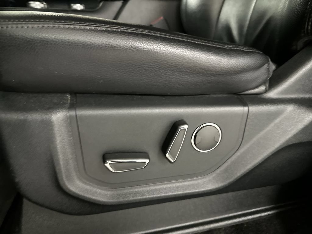 Used 2019 Ford Expedition Max XLT w/ Equipment Group 202A AWD/4WD image 13