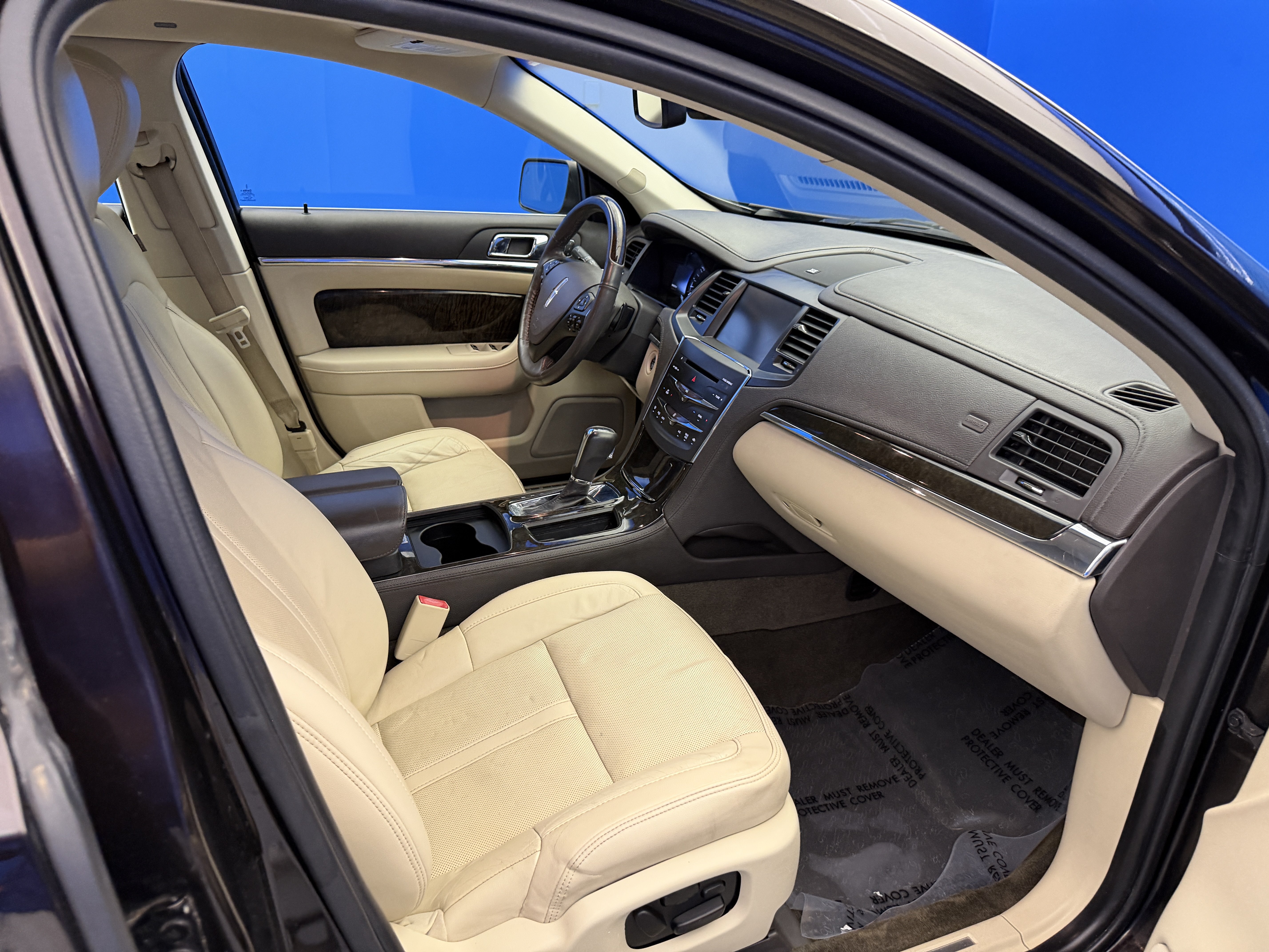 Used 2014 Lincoln MKS w/ Equipment Group 101A FWD image 25