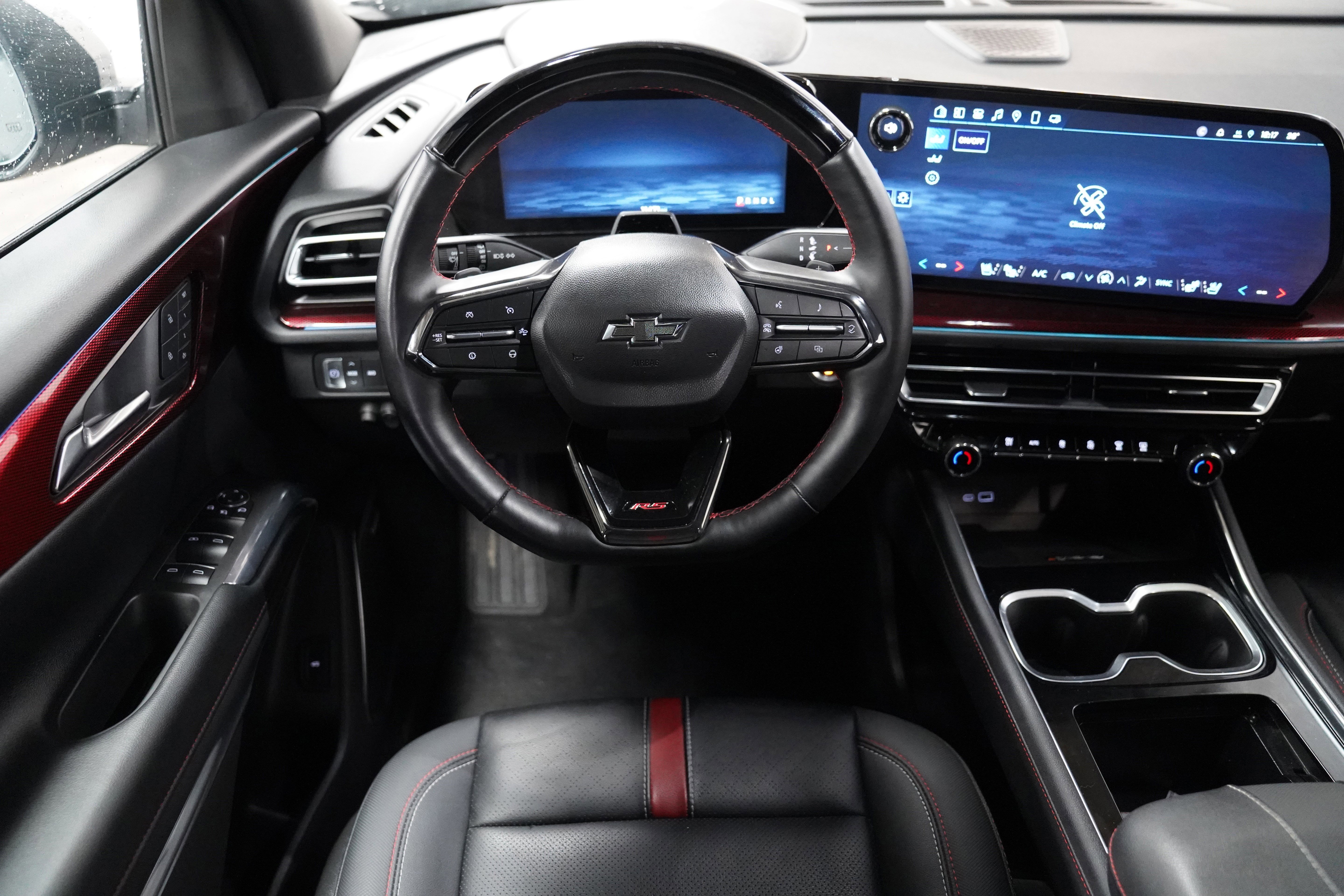 Used 2025 Chevrolet Traverse RS image 14