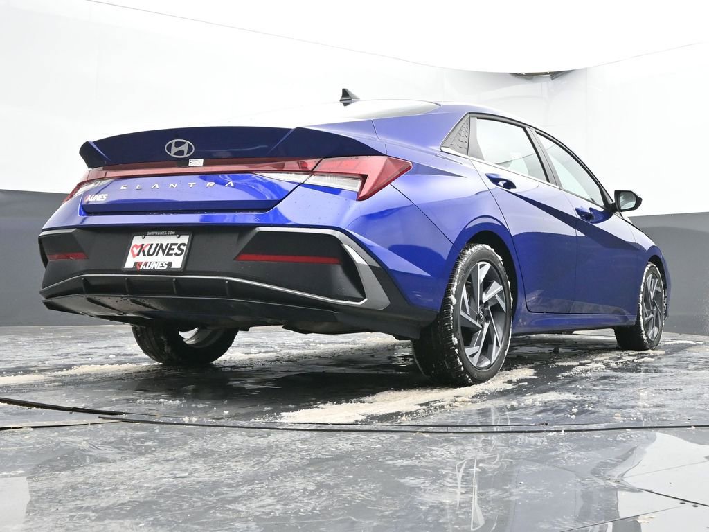 Used 2025 Hyundai Elantra SEL image 69