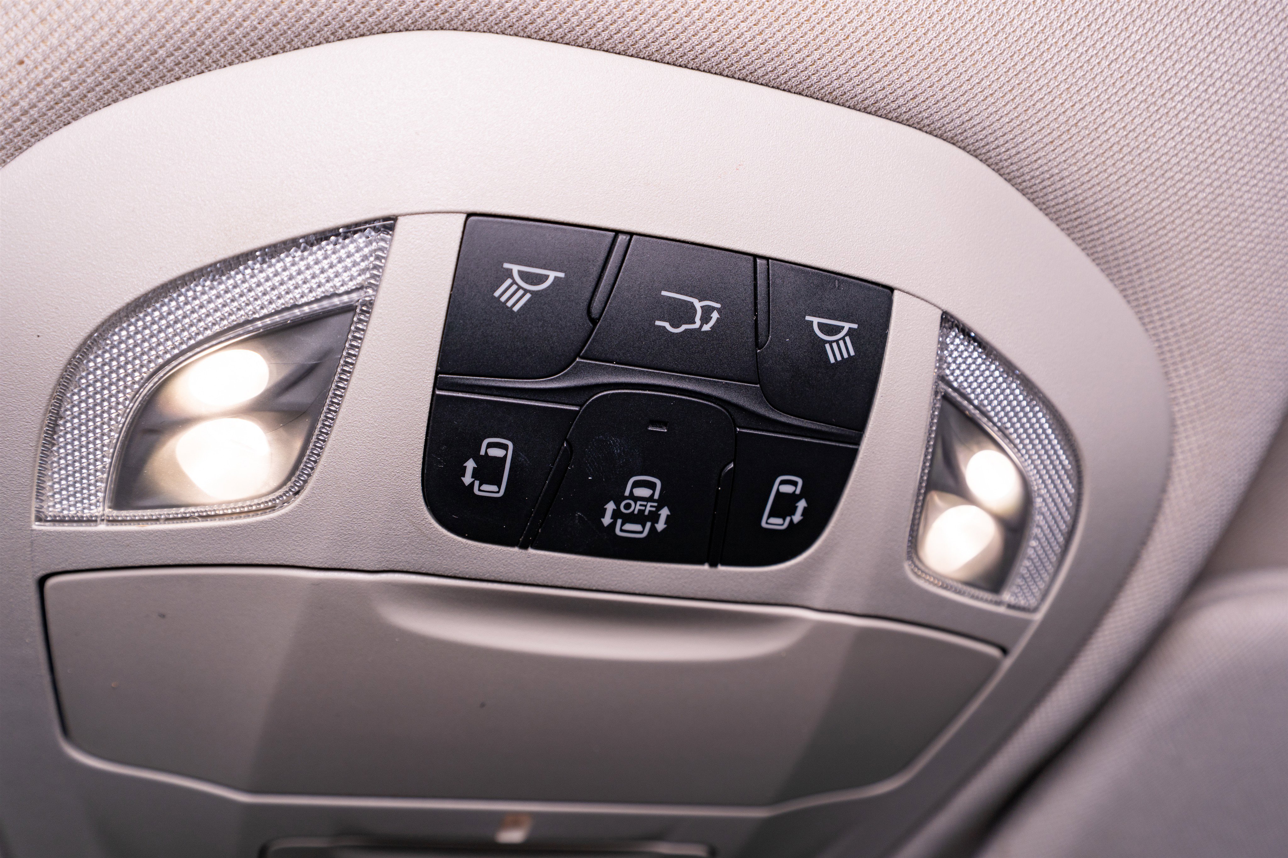 Used 2023 Chrysler Voyager LX FWD image 28
