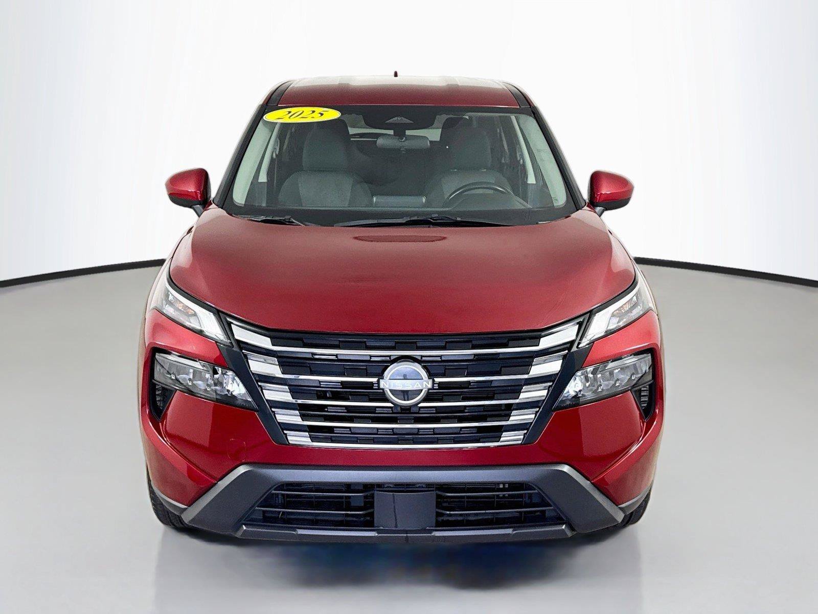 Used 2025 Nissan Rogue SV FWD image 3