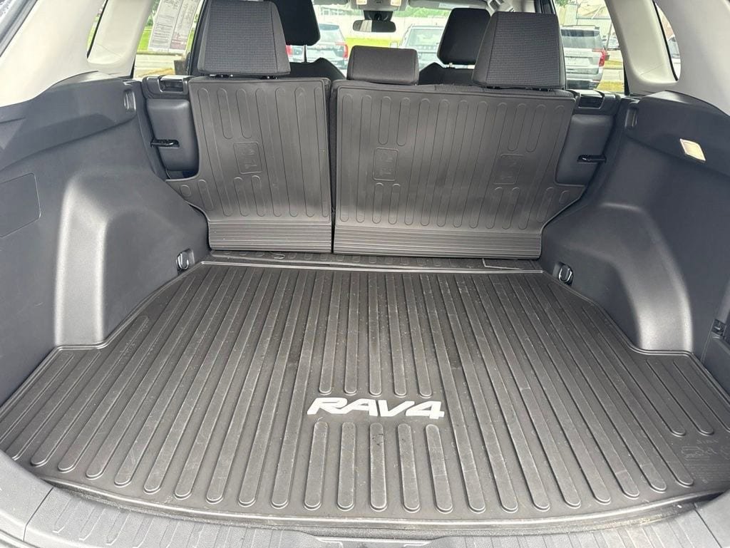 Used 2023 Toyota RAV4 LE AWD/4WD image 14