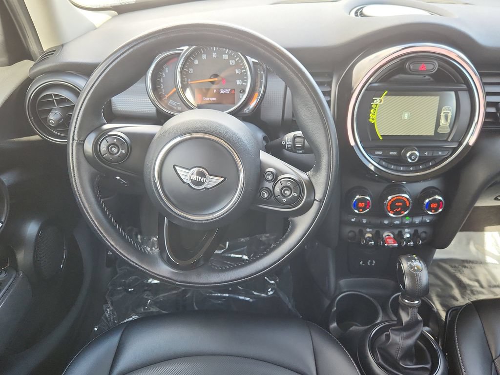 Used 2018 MINI Cooper 4-Door Hardtop FWD image 10