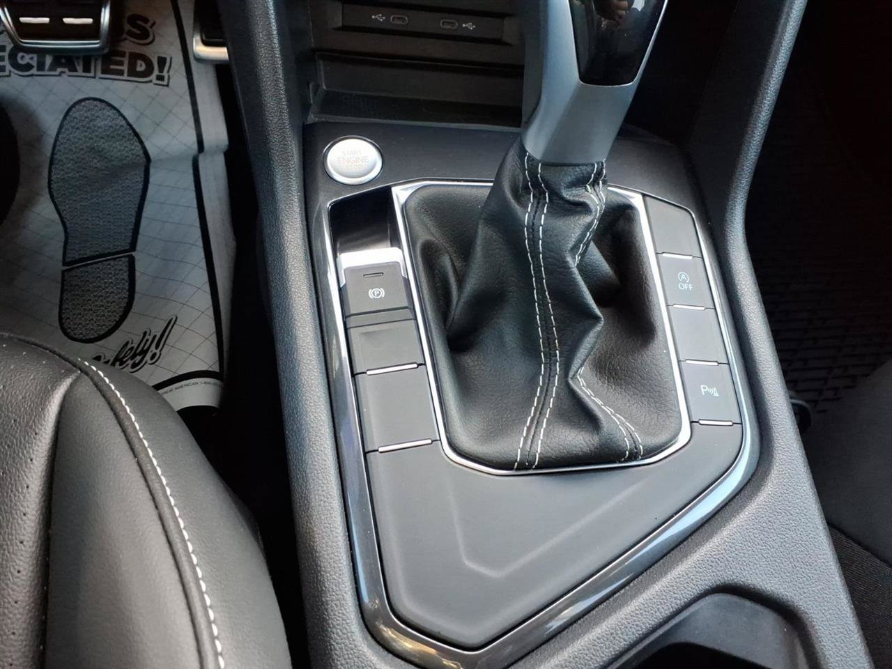 Used 2024 Volkswagen Tiguan SE R-Line FWD image 15