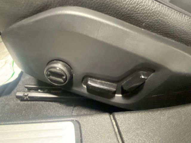 Certified 2025 Volvo V60 B5 Cross Country Plus image 12