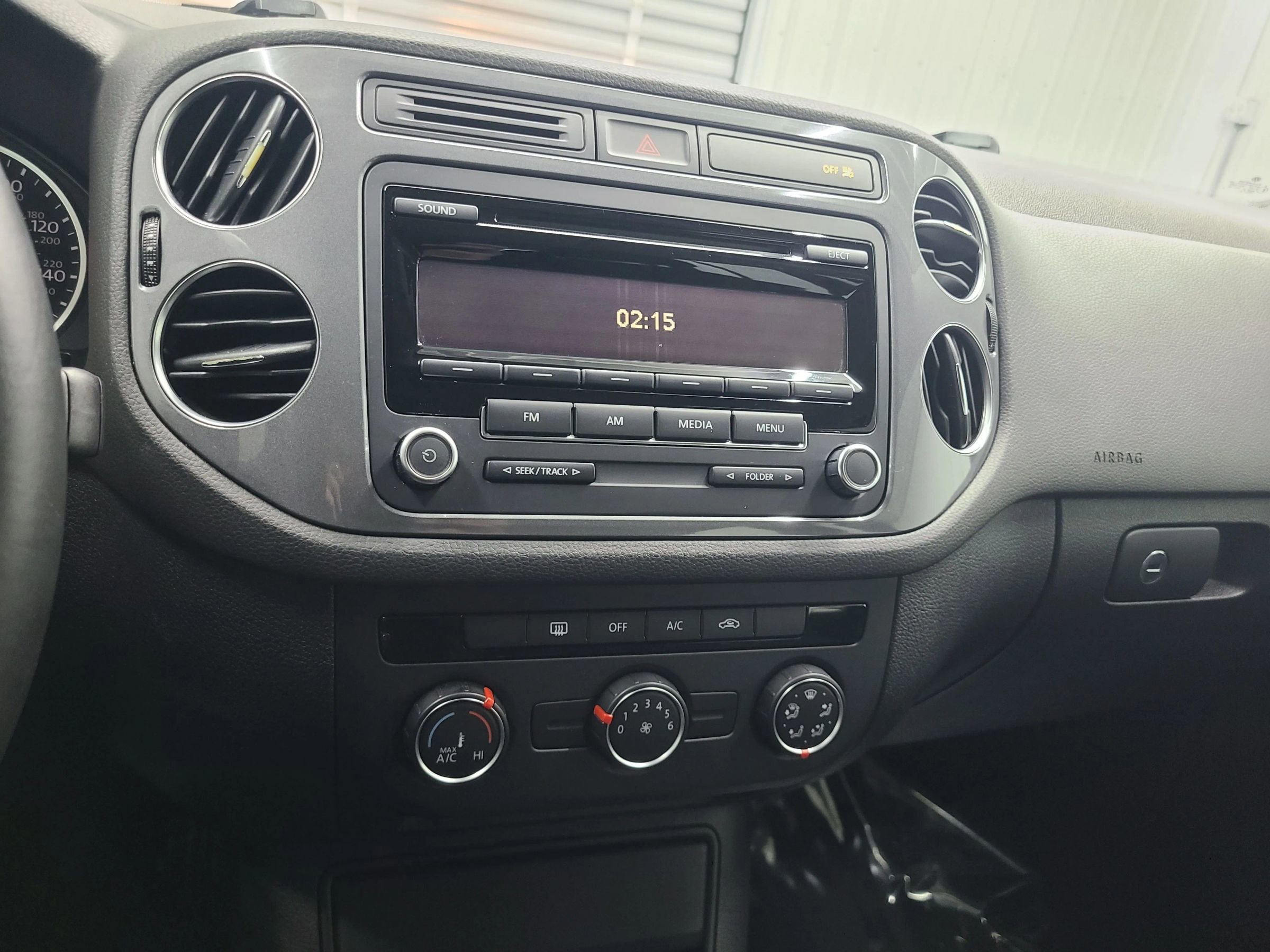 Used 2014 Volkswagen Tiguan S image 25