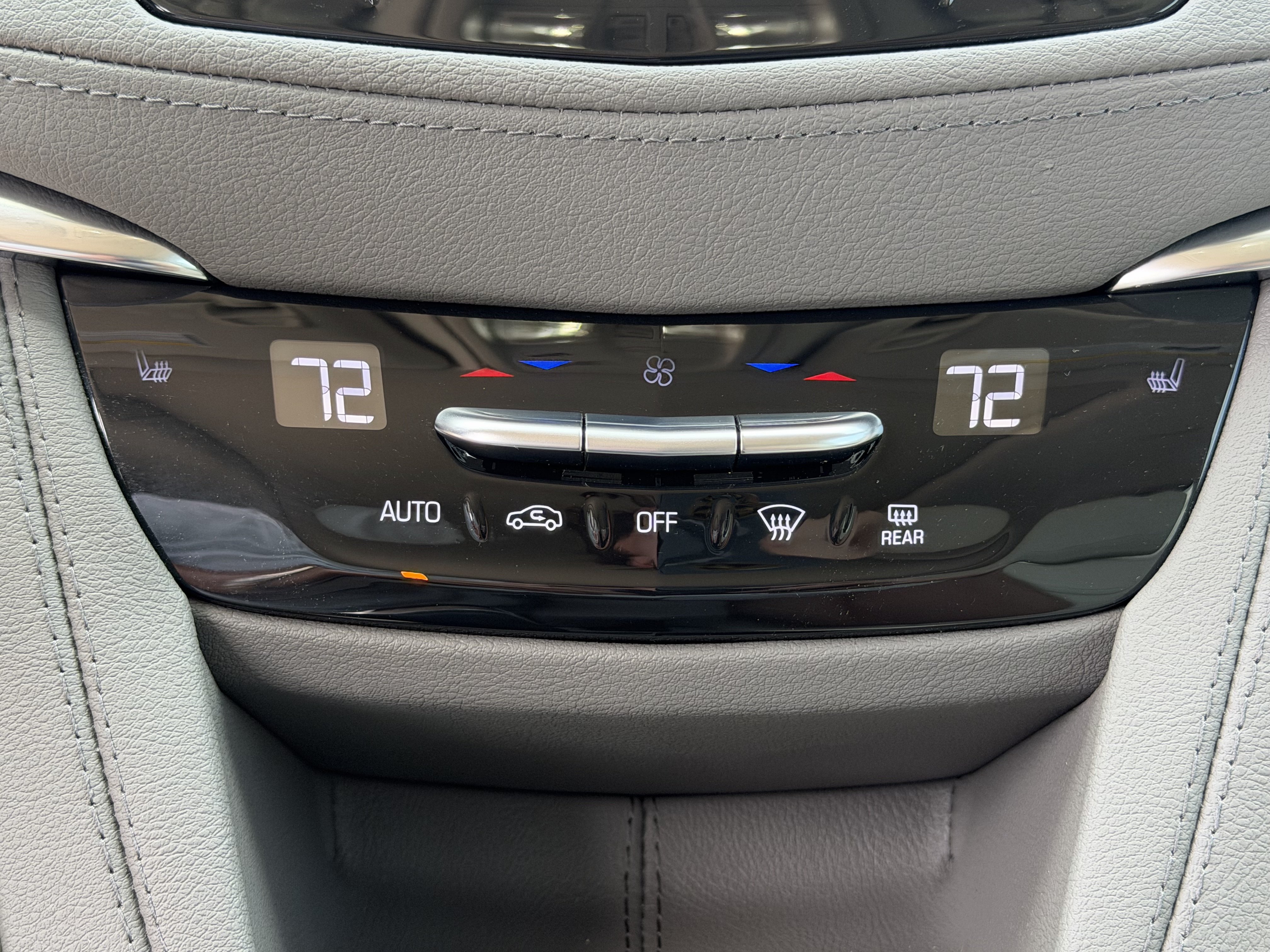 Certified 2023 Cadillac XT5 Premium Luxury w/ Technology Package FWD image 19