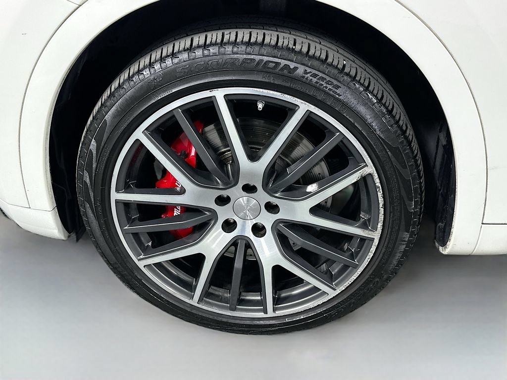 Used 2018 Maserati Levante S GranLusso AWD/4WD image 32
