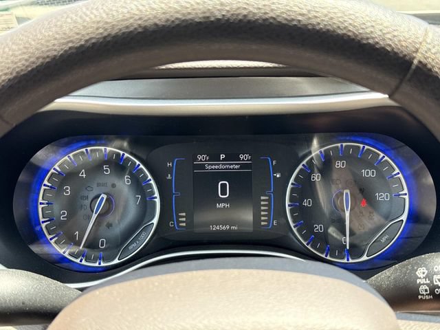 Used 2017 Chrysler Pacifica Touring FWD image 27