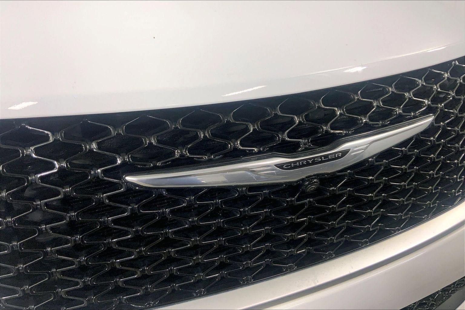 Used 2023 Chrysler Pacifica Pinnacle FWD image 30