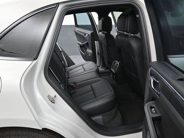 Used 2023 Porsche Macan GTS image 38