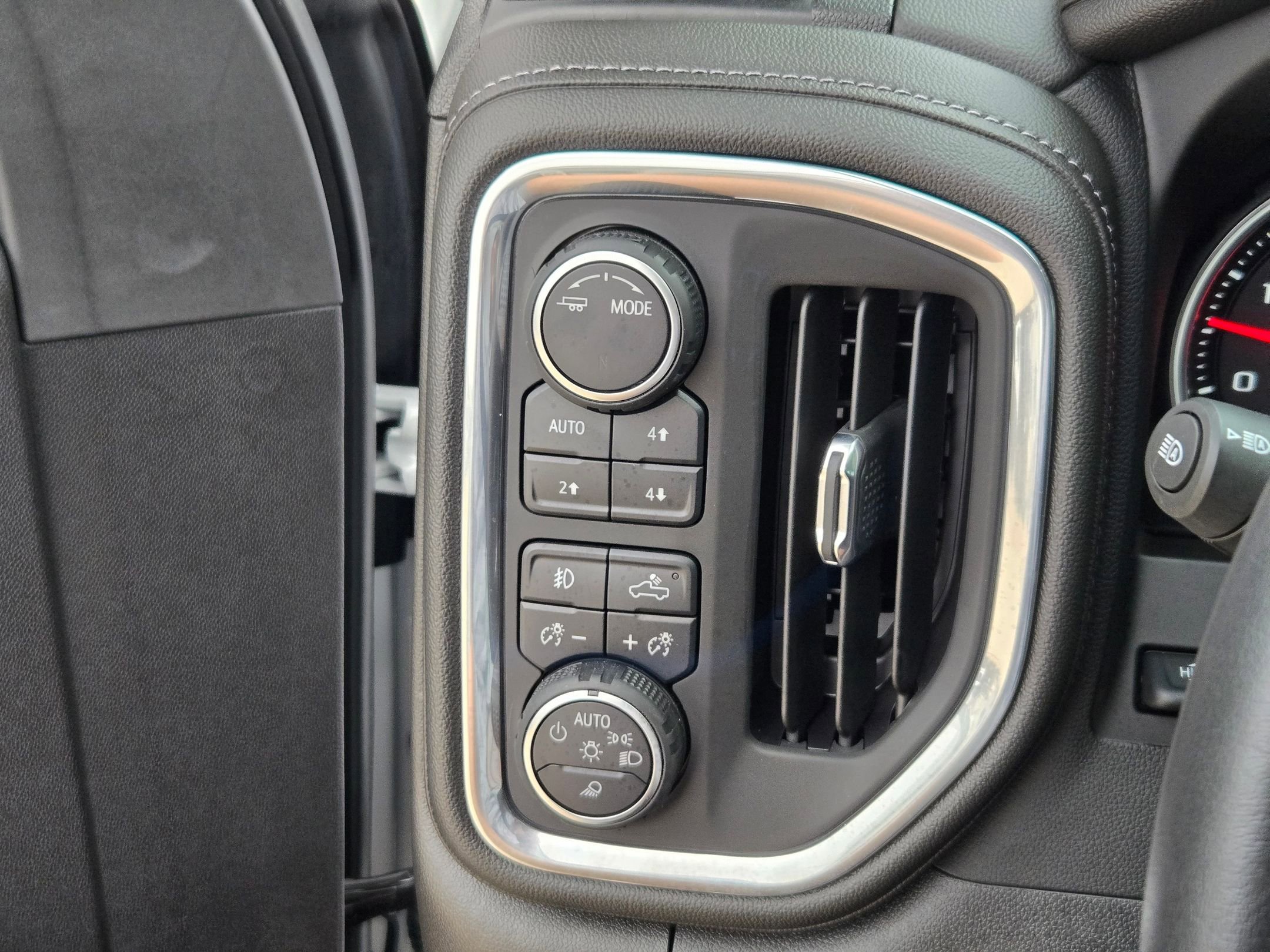 Certified 2022 Chevrolet Silverado 2500 LTZ w/ LTZ Plus Package image 26