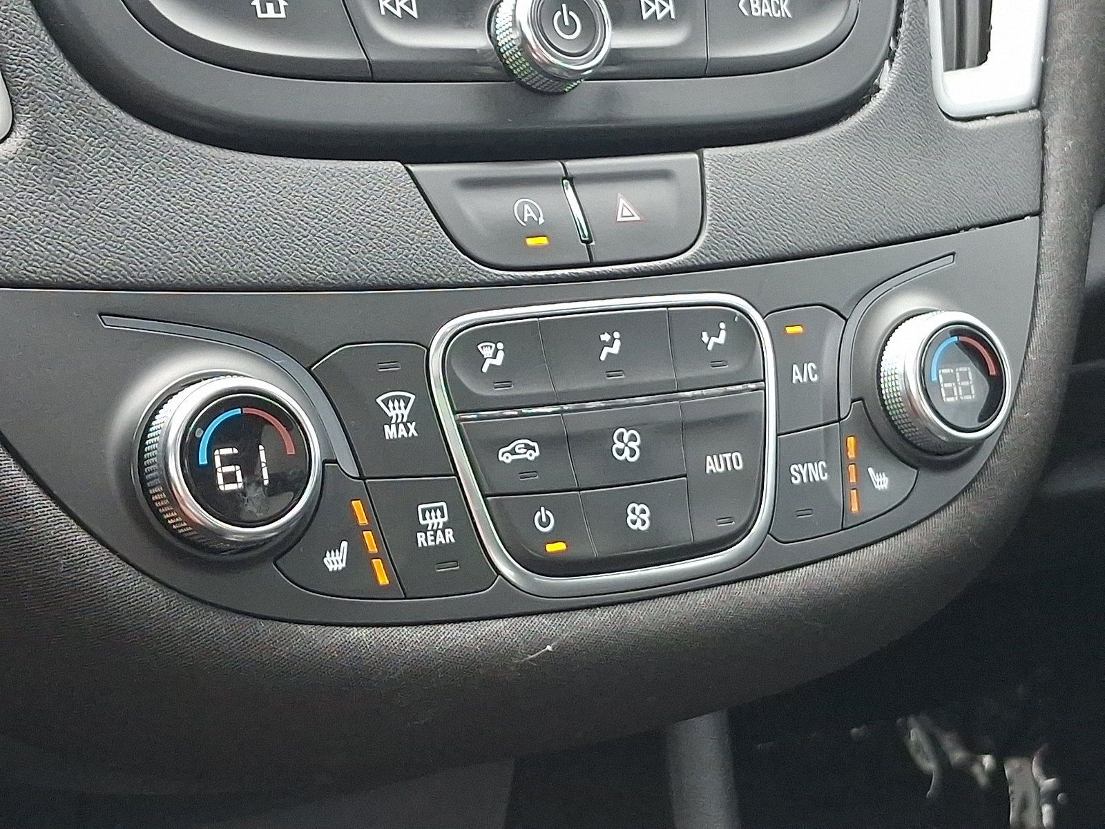 Used 2022 Chevrolet Malibu LT FWD image 17