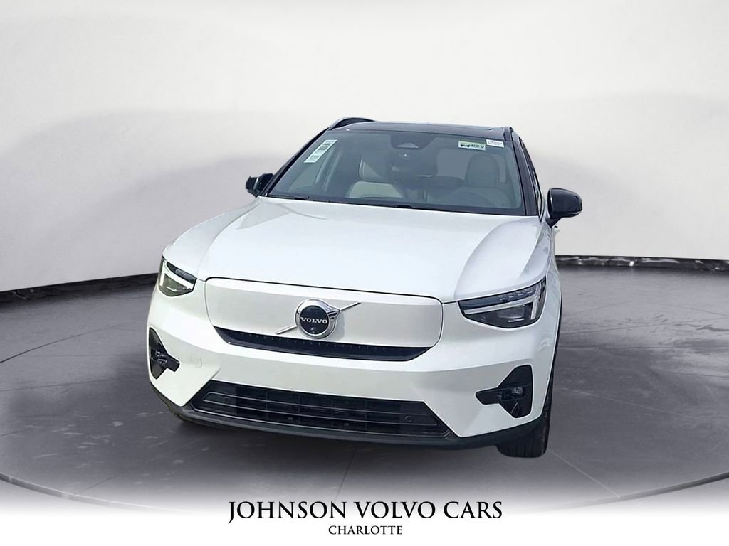 New 2026 Volvo EX40 Plus w/ Climate Package image 4