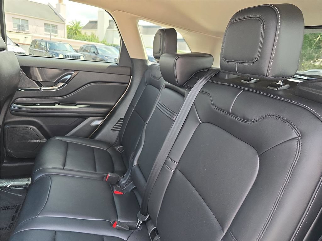 Certified 2024 Lincoln Corsair FWD image 12