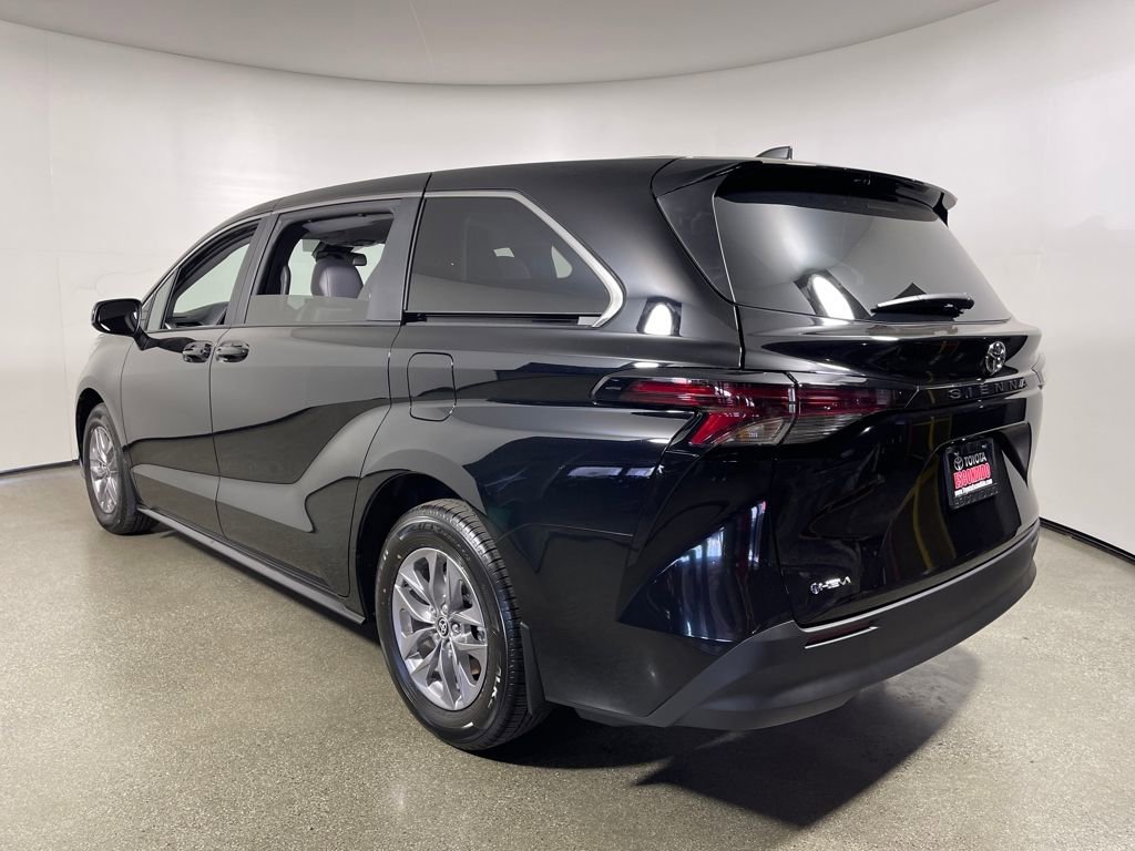 New 2026 Toyota Sienna LE image 5
