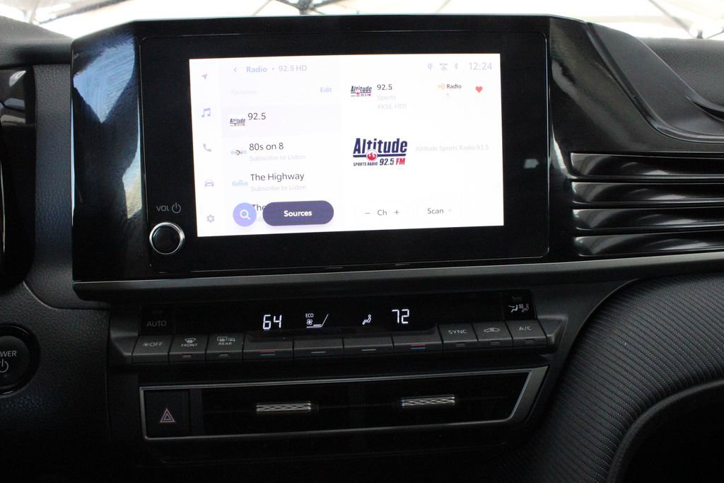 Used 2025 Toyota Camry SE FWD image 5