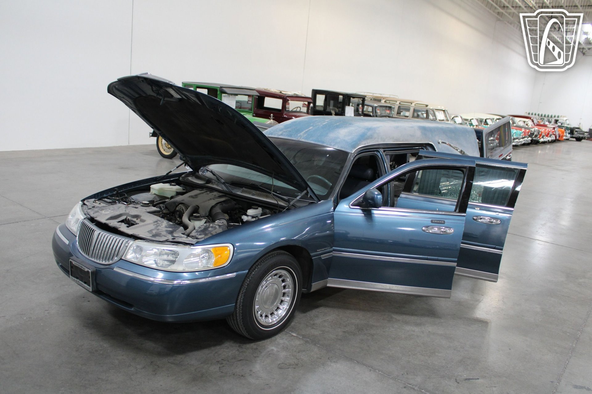 Used 2001 Lincoln Town Car Executive RWD image 30