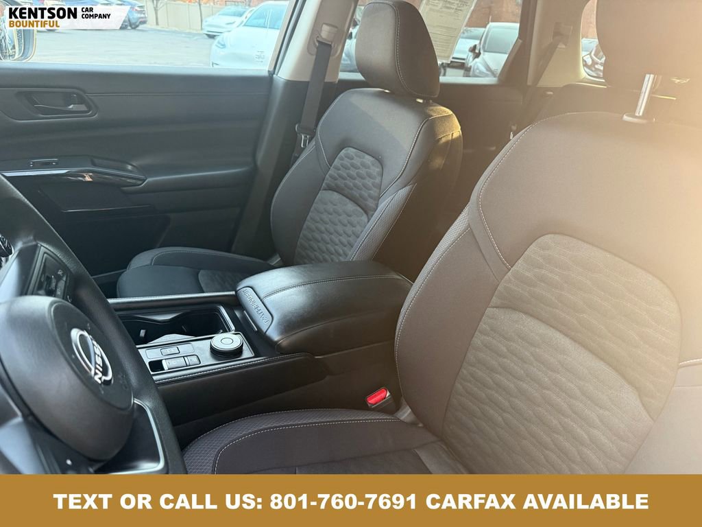 Used 2024 Nissan Pathfinder S image 22