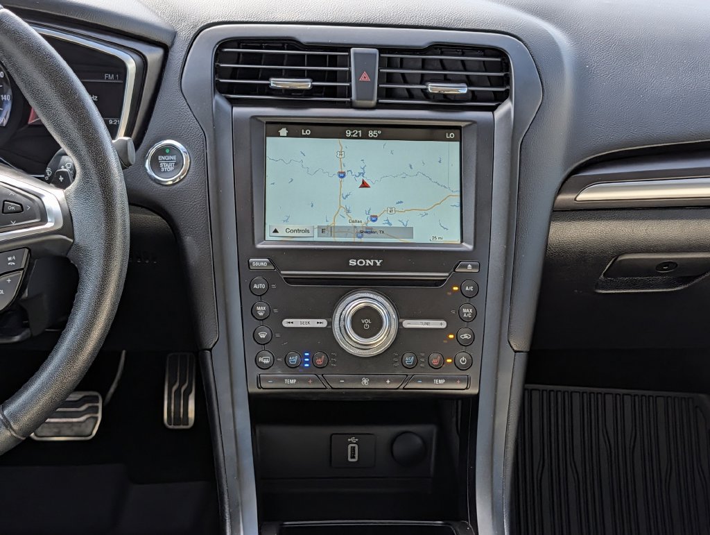 Used 2018 Ford Fusion Titanium FWD image 17