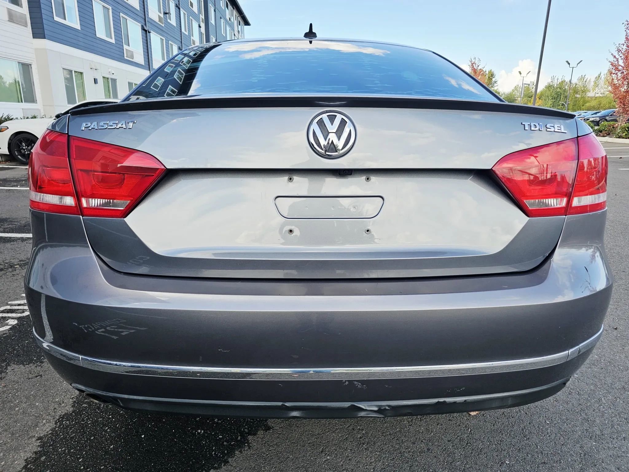 Used 2014 Volkswagen Passat TDI SEL Premium image 4